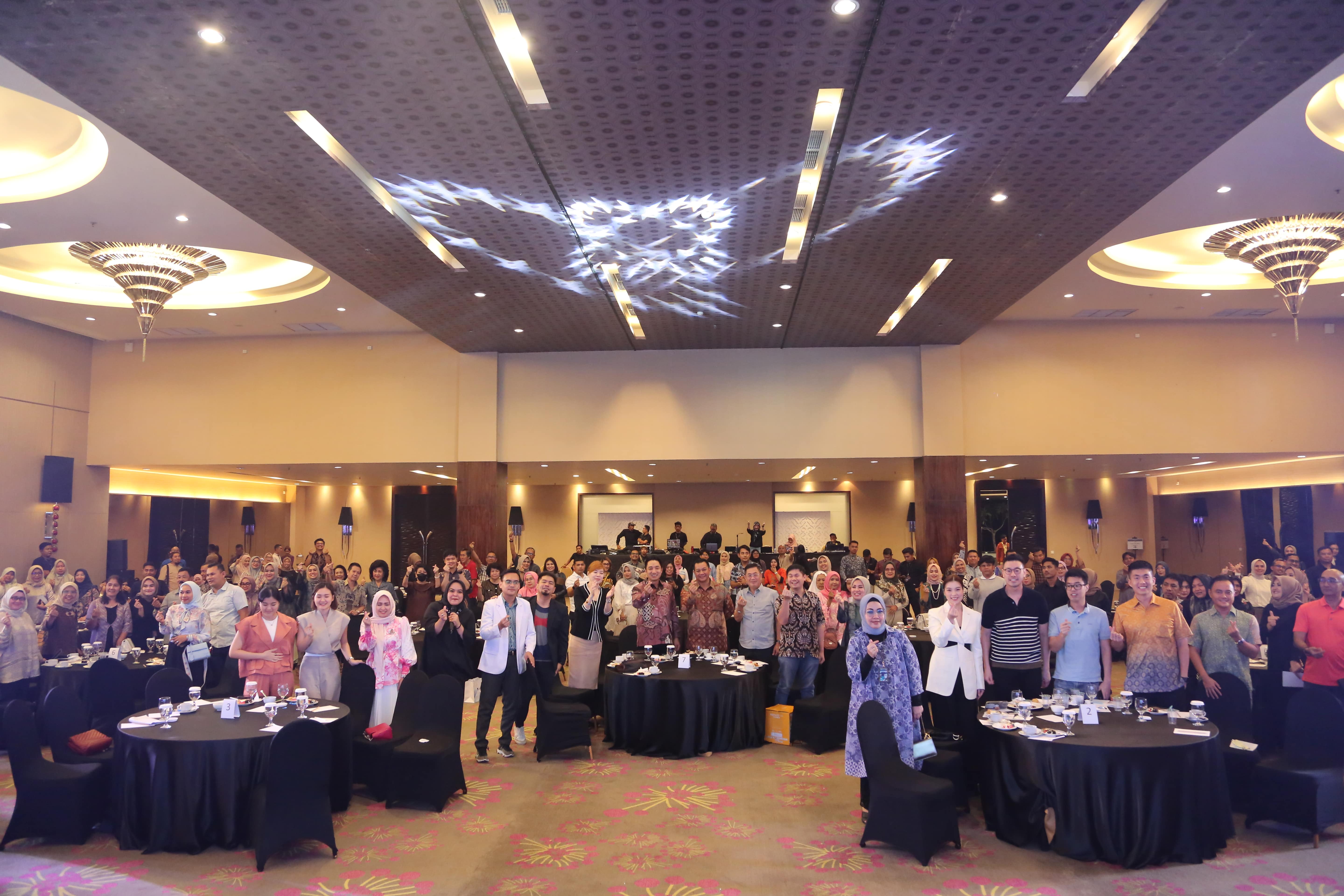 AXA Mandiri Gelar Talkshow Kesehatan dan Literasi Keuangan di Padang