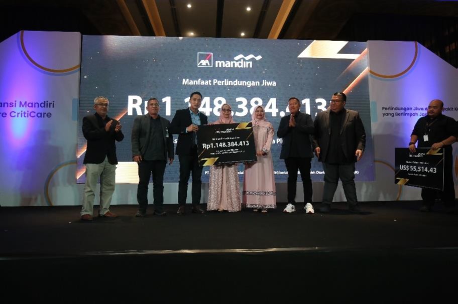 Penyerahan Manfaat Asuransi Mandiri Elite Plan dan Asuransi Mandiri Rencana Sejahtera Plus