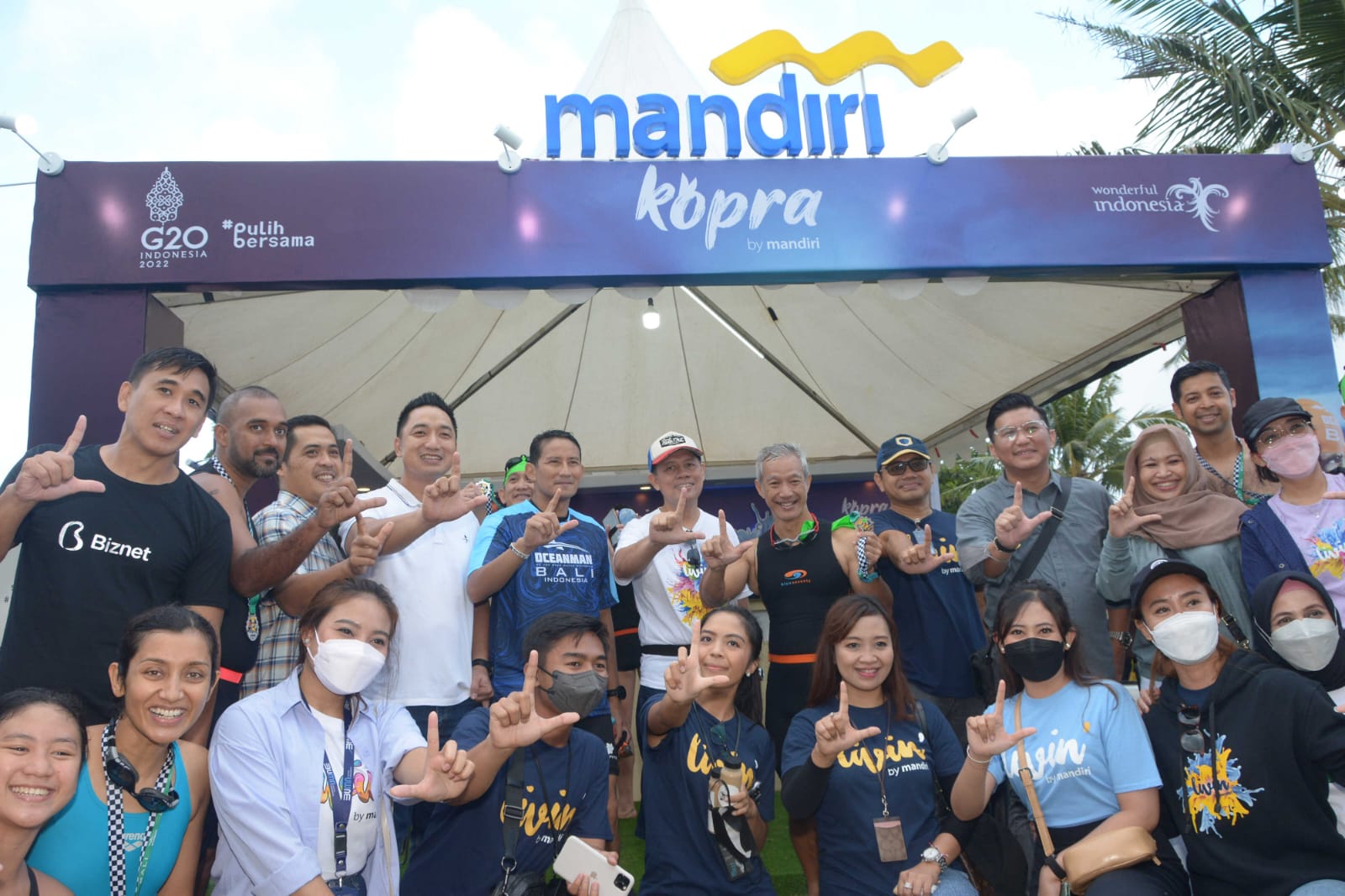 AXA Mandiri Berikan Perlindungan kepada Para Peserta Gelaran Internasional Oceanman 2022