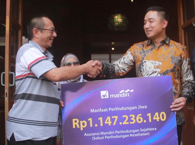 AXA Mandiri Bayarkan Klaim Nasabah Nganjuk Senilai Rp1 Miliar