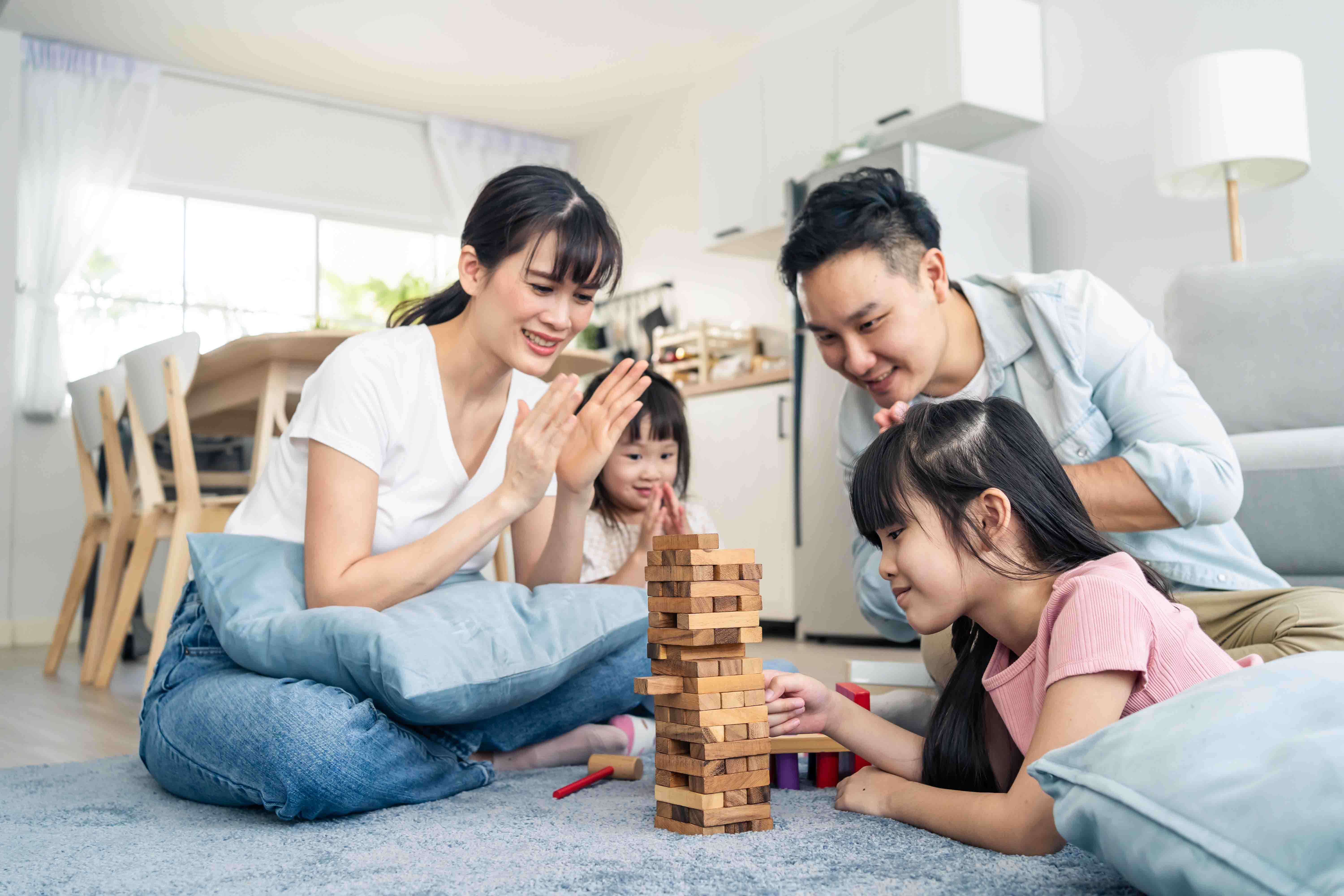 Bermain Bersama di Rumah Menjadi Salah Satu Aktivitas yang Dapat Dilakukan Saat Family Time
