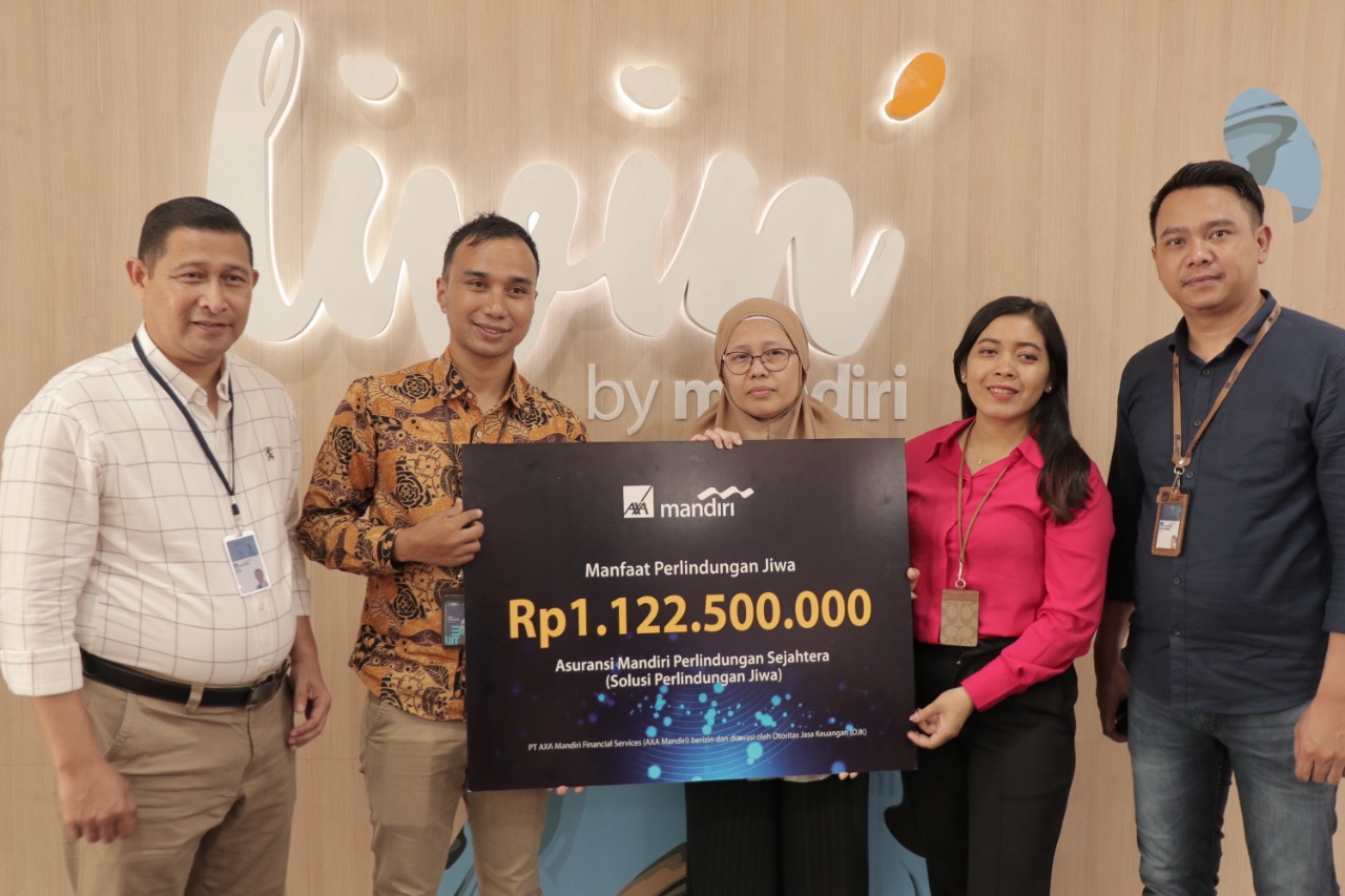 Penyerahan Klaim Asuransi AXA Mandiri di Padang