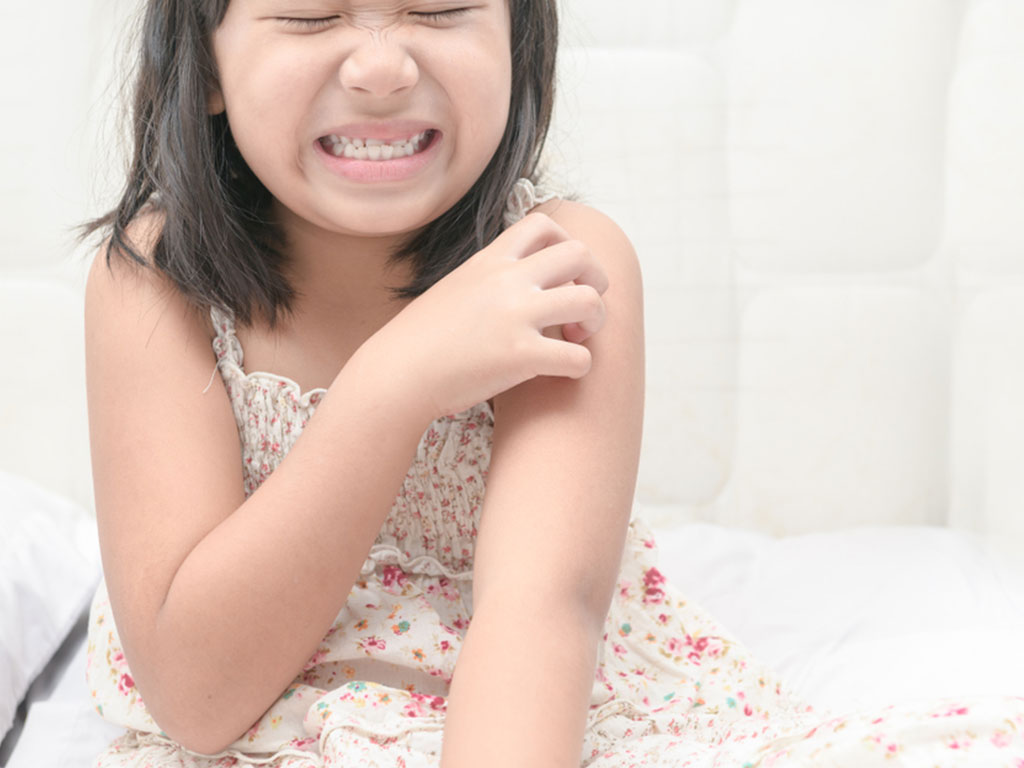 Kenali berbagai jenis penyakit kulit pada anak, mulai dari ruam popok hingga cacar air. Pelajari penyebab dan cara mencegahnya agar si kecil tetap sehat.