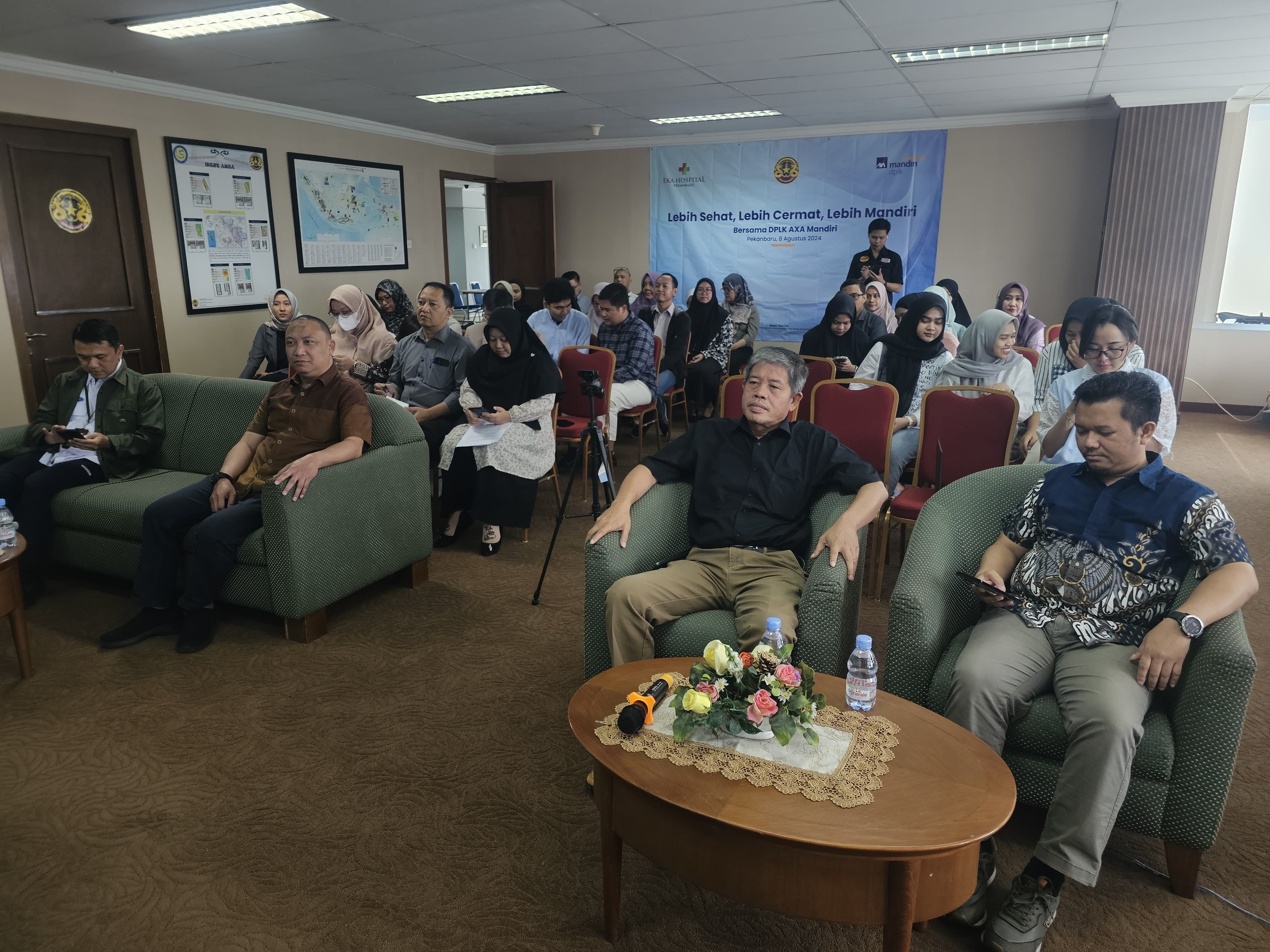 AXA Mandiri Berbagi Pengetahuan Tentang Kesehatan dan Keuangan di PT Bumi Siak Pusako, Pekanbaru, Riau